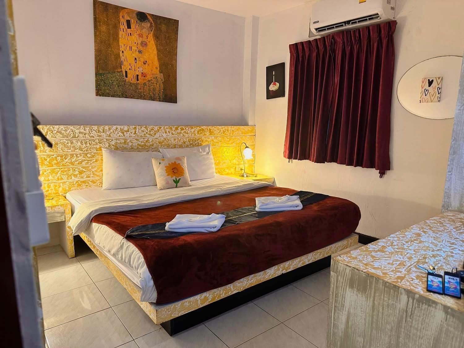 The Shades Hotel 50 Meter Beach Front Patong Exterior photo