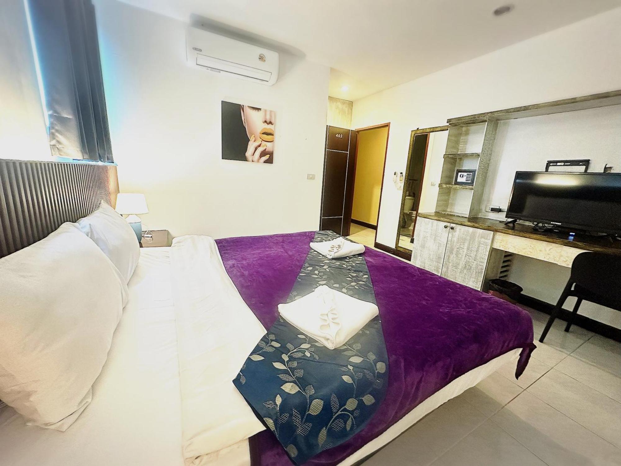 The Shades Hotel 50 Meter Beach Front Patong Exterior photo