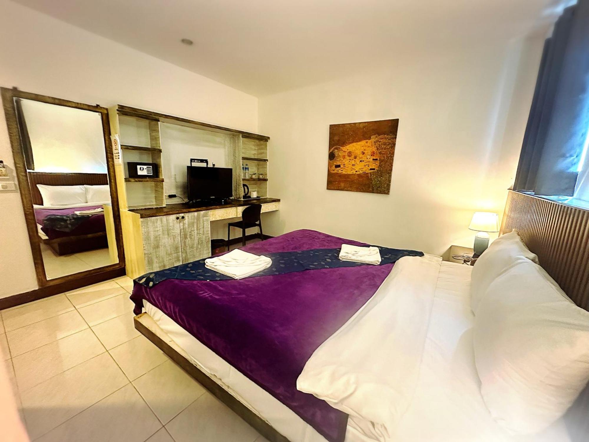 The Shades Hotel 50 Meter Beach Front Patong Exterior photo