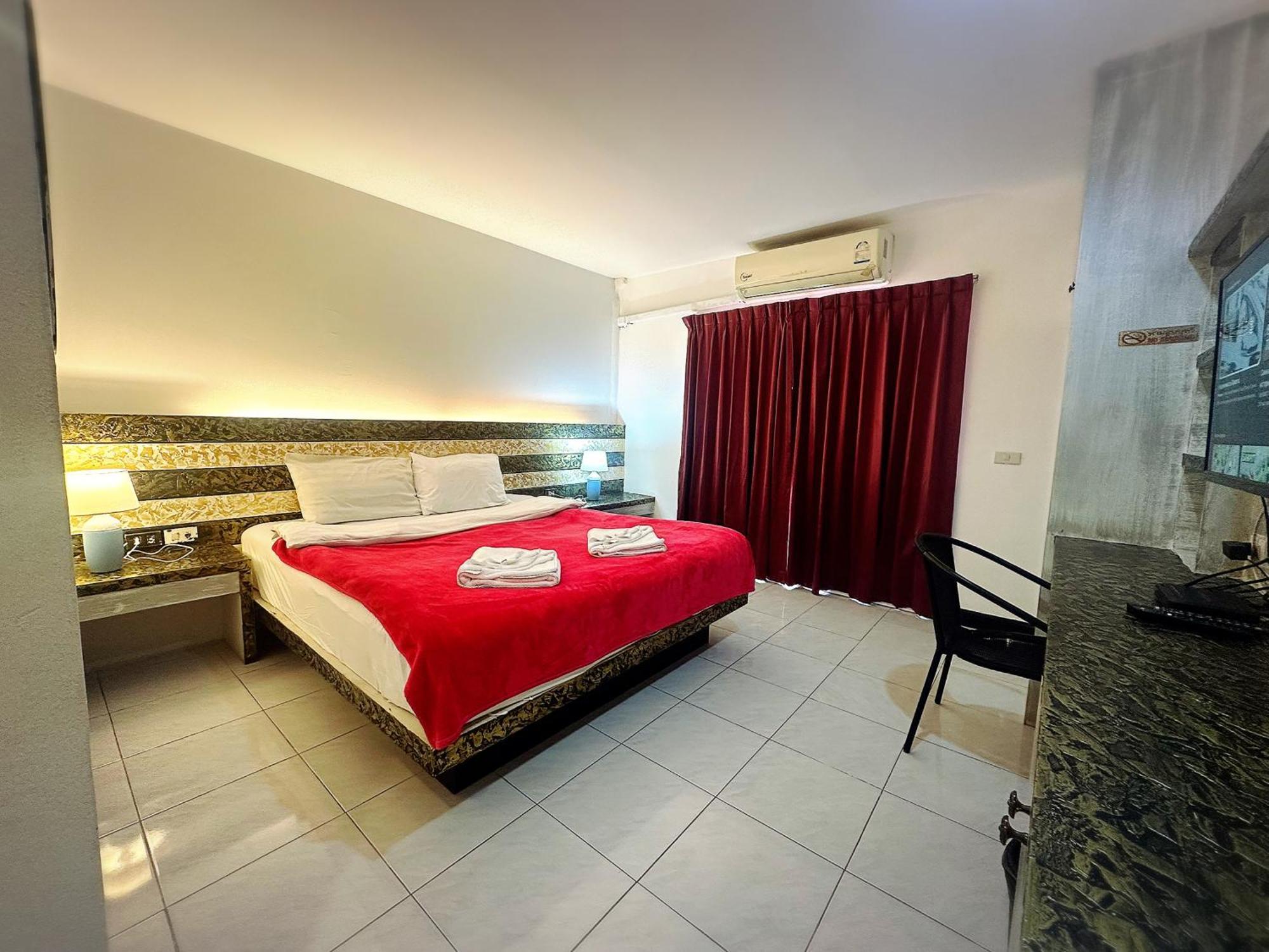 The Shades Hotel 50 Meter Beach Front Patong Exterior photo