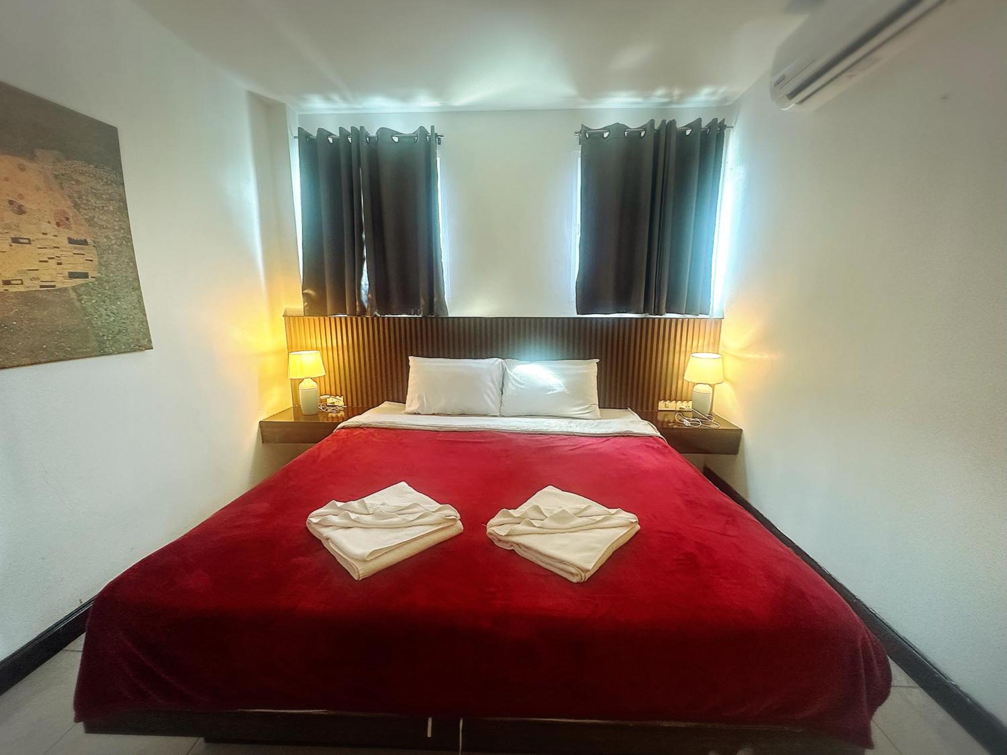 The Shades Hotel 50 Meter Beach Front Patong Exterior photo