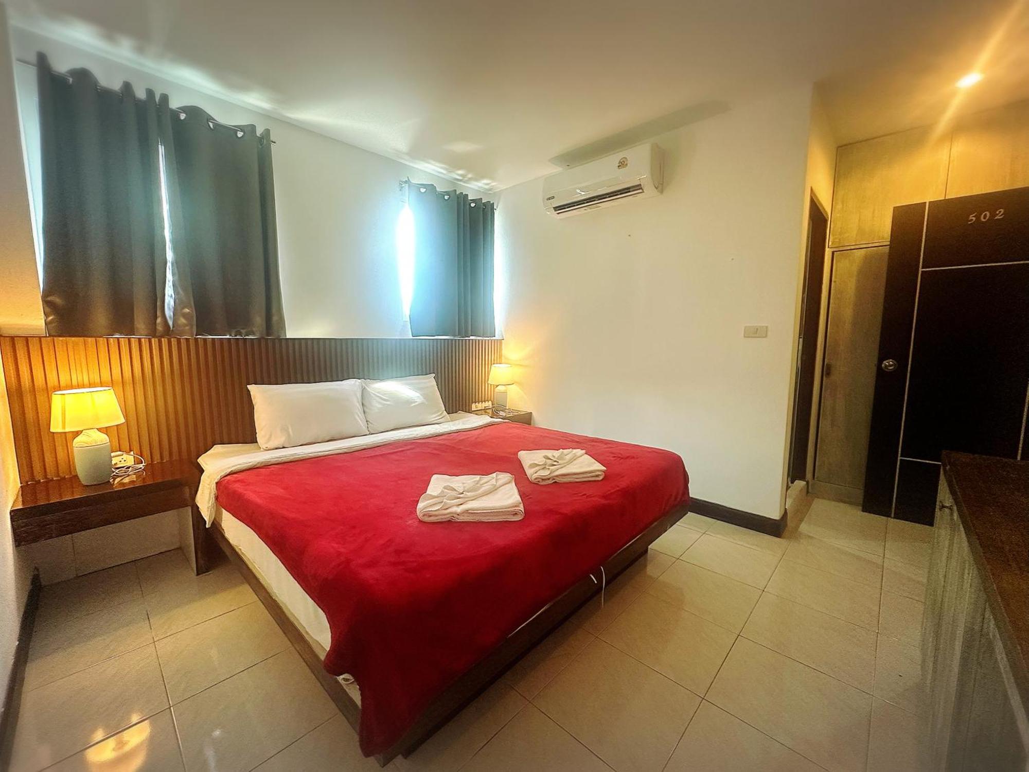 The Shades Hotel 50 Meter Beach Front Patong Exterior photo
