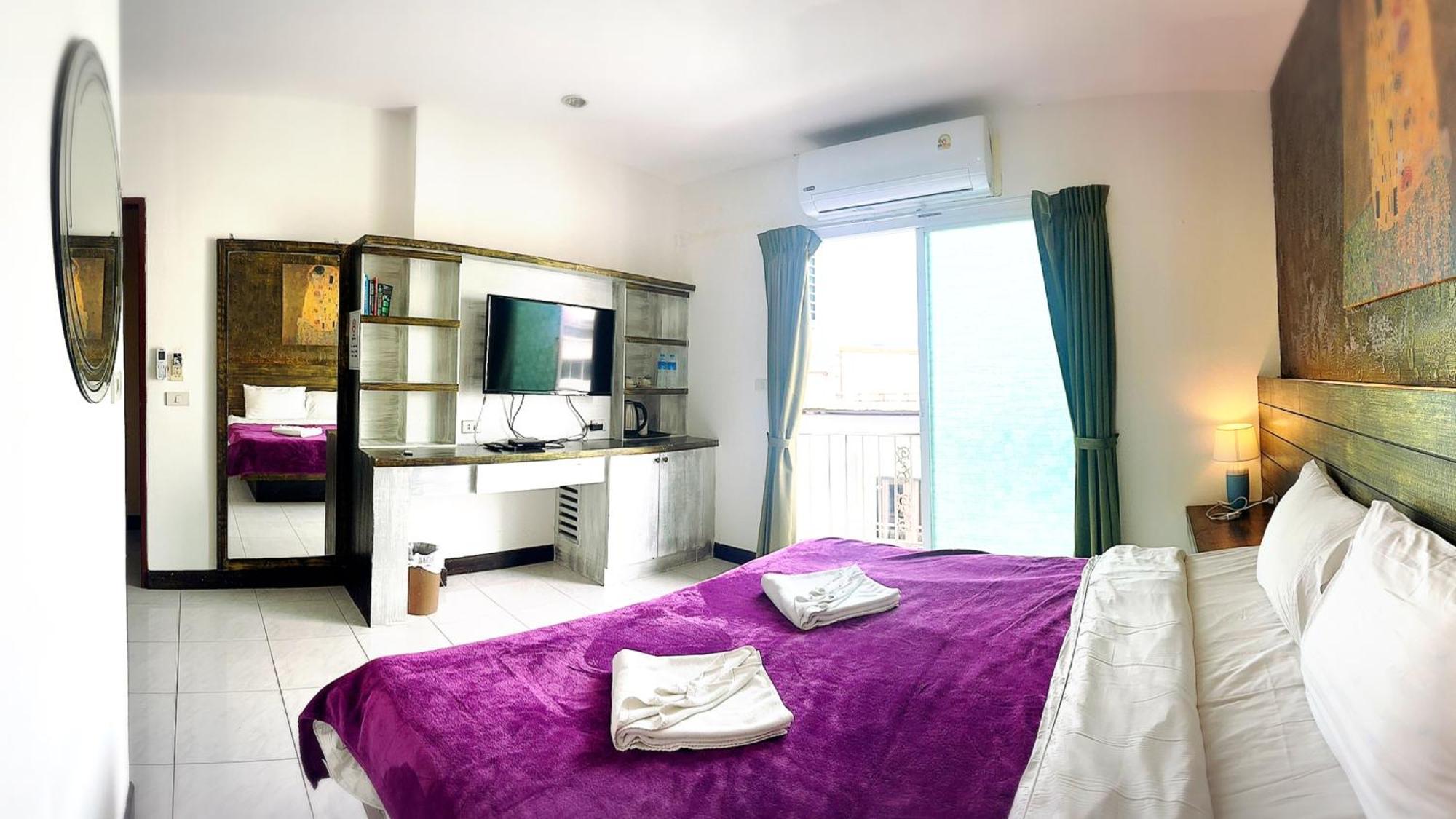The Shades Hotel 50 Meter Beach Front Patong Exterior photo