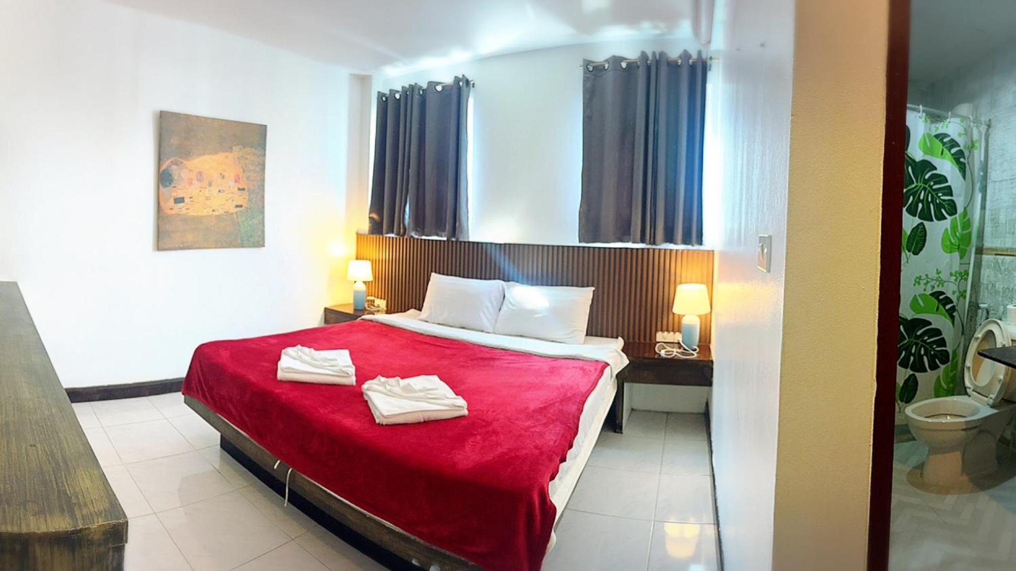 The Shades Hotel 50 Meter Beach Front Patong Exterior photo