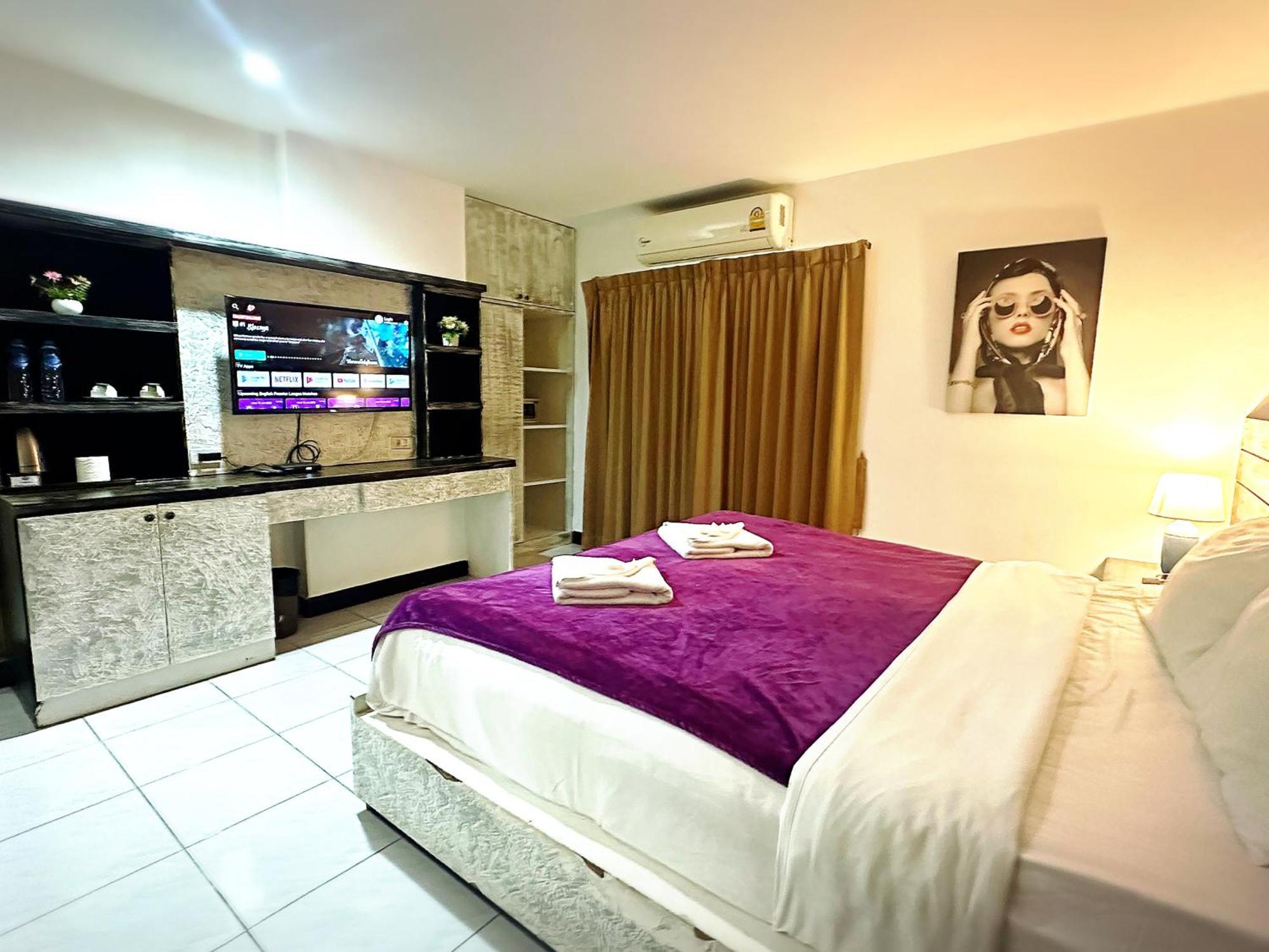The Shades Hotel 50 Meter Beach Front Patong Exterior photo